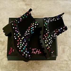 Betsey Johnson Rowann Booties
